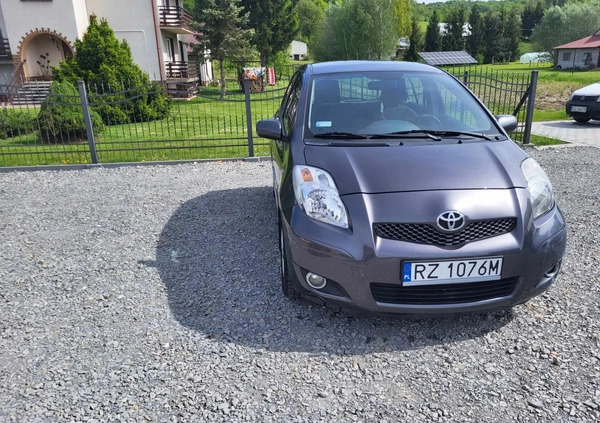 Toyota Yaris cena 19900 przebieg: 144274, rok produkcji 2010 z Tyczyn małe 254